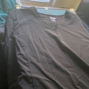 Scrub shirt with 3 pockets